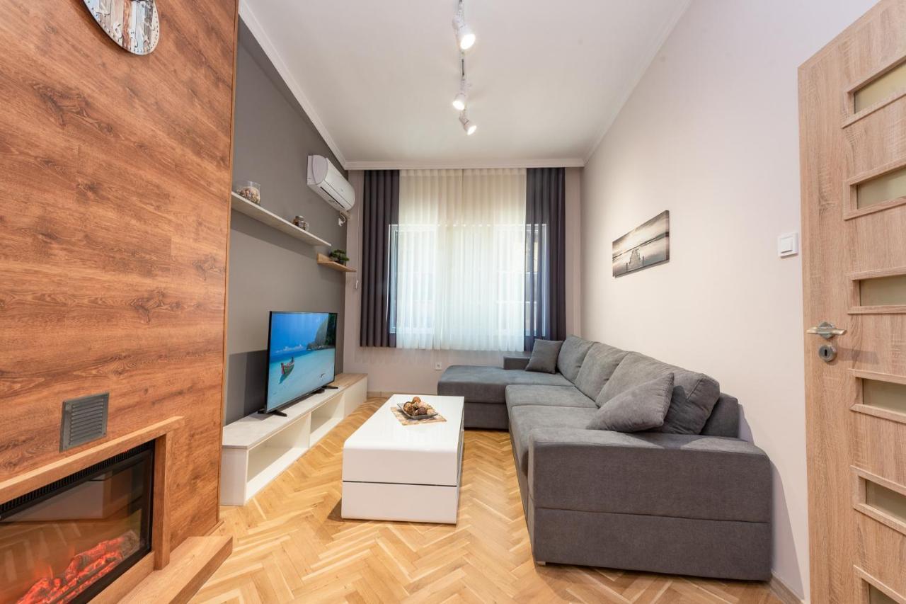 Downtown Apartment Burgas Esterno foto